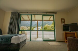 Standard Studio, Non Smoking, Kitchenette (Twin Studio Unit) | Individually decorated, individually furnished, soundproofing