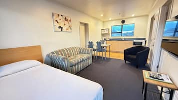 Quarto conforto, 1 quarto, para não fumantes, cozinha americana (Luxury Family) | 1 quarto, ferros/tábuas de passar roupa, Wi-Fi de cortesia