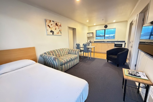 Corporate Apartment, 1 Bedroom | 1 bedroom, iron/ironing board, free WiFi, bed sheets