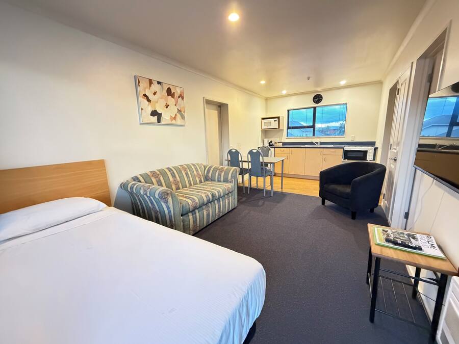 Comfort Room, 1 Bedroom, Non Smoking, Kitchenette (Luxury Family) | 1 bedroom, iron/ironing board, free WiFi, bed sheets