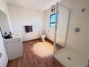 Bathroom - Abode Motel (Palmerston North)