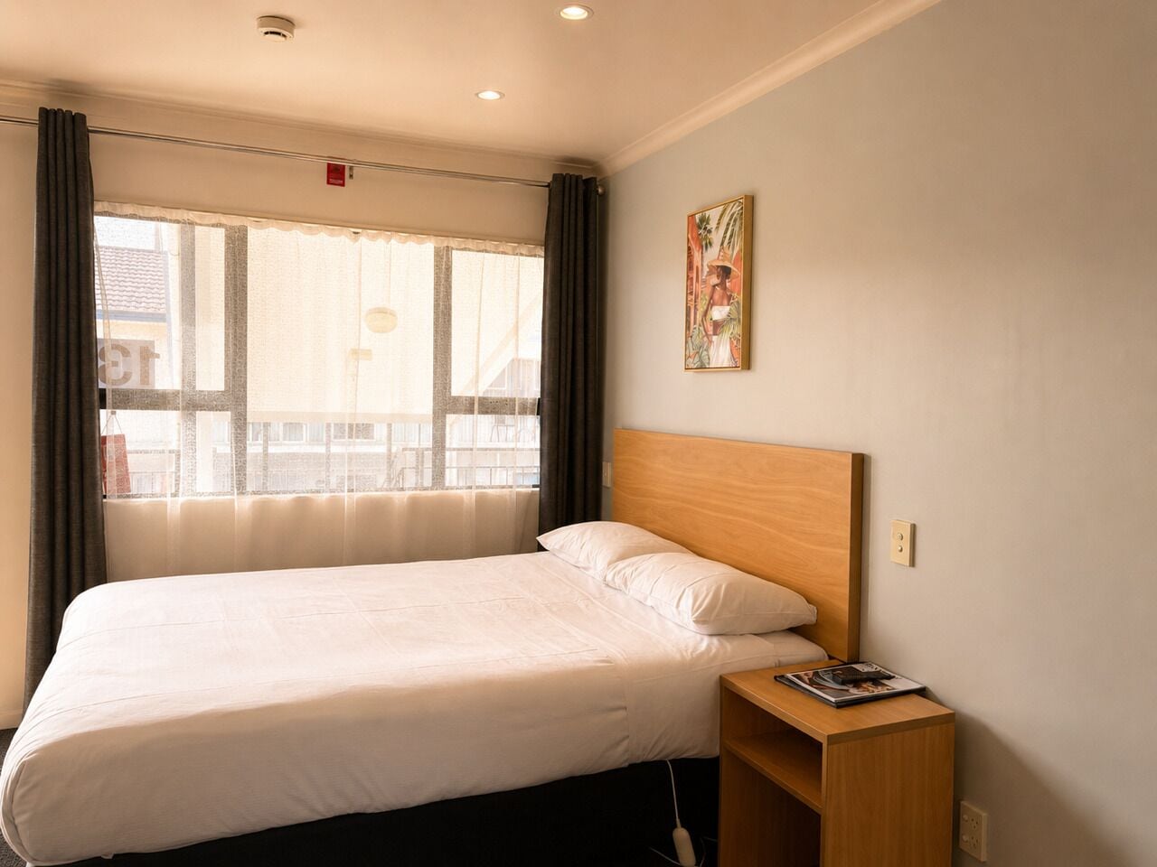 Basic Studio, 1 Queen Bed | 1 bedroom, iron/ironing board, free WiFi, bed sheets