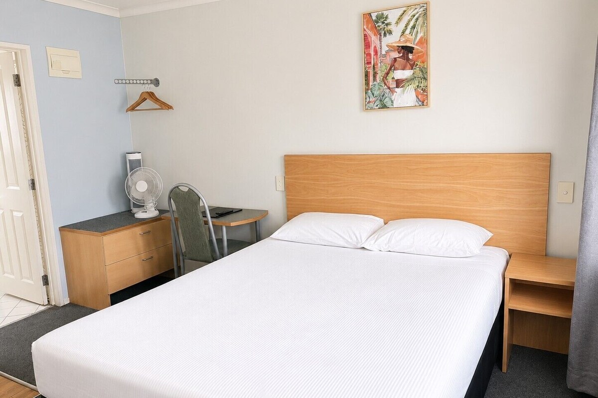 Eenvoudige studio suite, 1 queensize bed | 1 slaapkamer, een strijkplank/strijkijzer, gratis wifi, beddengoed
