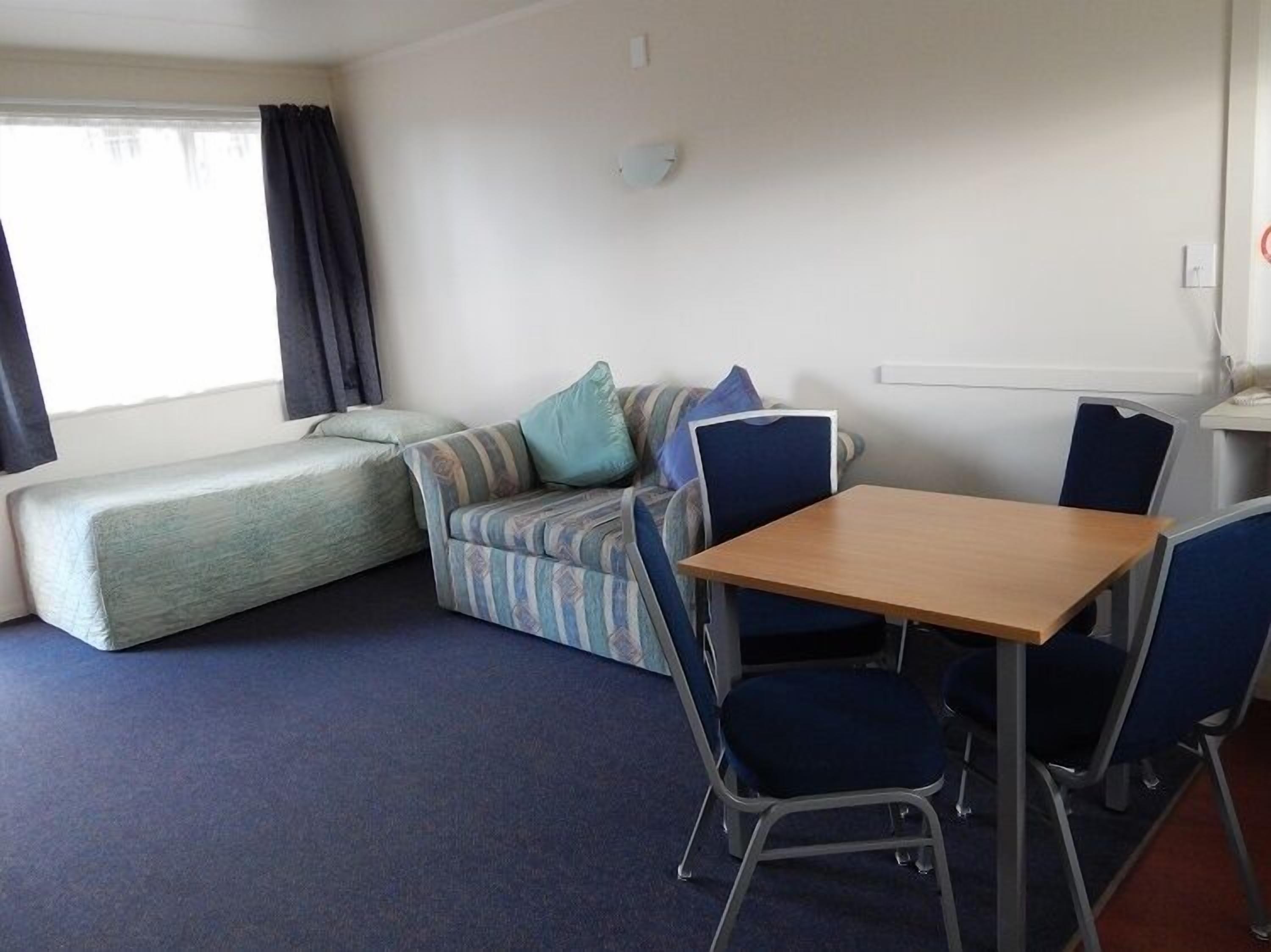 family suite, 1 bedroom, non smoking, kitchen (downstairs) | living room | tv