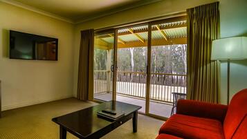 Suite estándar, 1 habitación, cocina (Apartment) | Sala de estar | Televisión de pantalla plana de 39 pulgadas con canales por cable