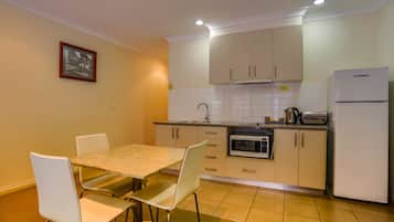 Standard Suite, 2 Bedrooms, Kitchen (Apartment) | Private kitchen | Full-size fridge, microwave, electric kettle, cookware/dishes/utensils