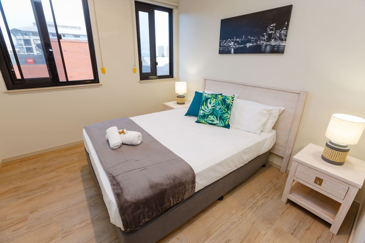 Superior Room, 1 Queen Bed | In-room safe, iron/ironing board (on request), WiFi (free), bed sheets