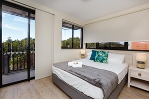 In-room safe, iron/ironing board, free WiFi, bed sheets - Global Backpackers Cairns (Cairns)