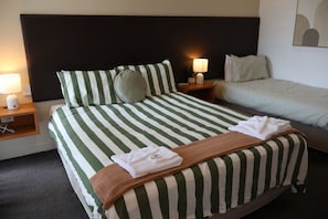 Standardzimmer, Nichtraucher (Unit) | Bügeleisen/Bügelbrett, kostenloses WLAN