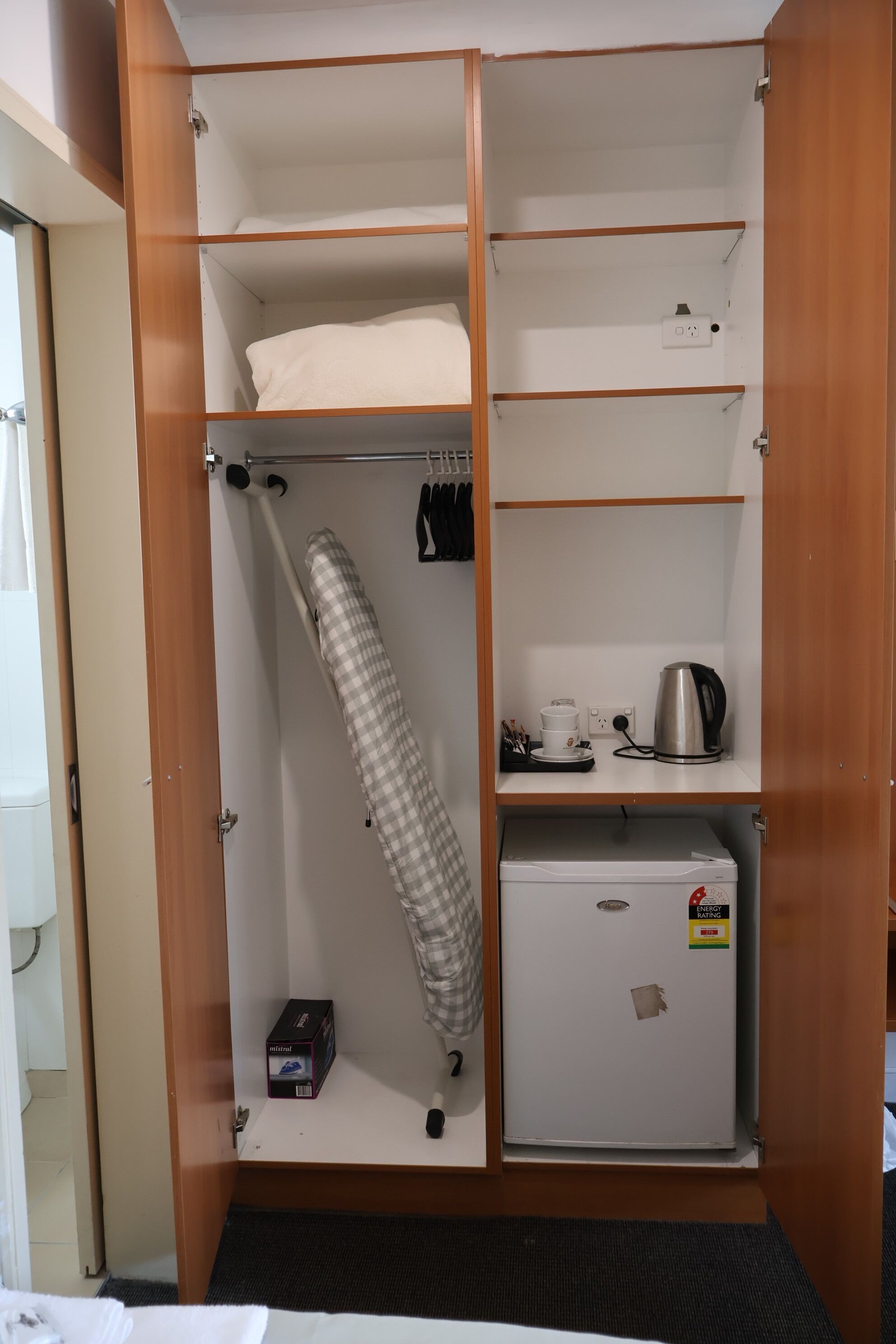 Standard Room, Non Smoking (Unit) | Iron/ironing board, free WiFi