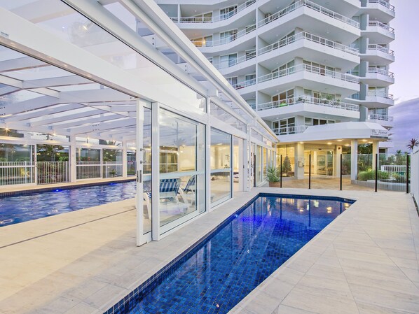 Indoor pool, outdoor pool, pool loungers - 19th Avenue On The Beach (Palm Beach)