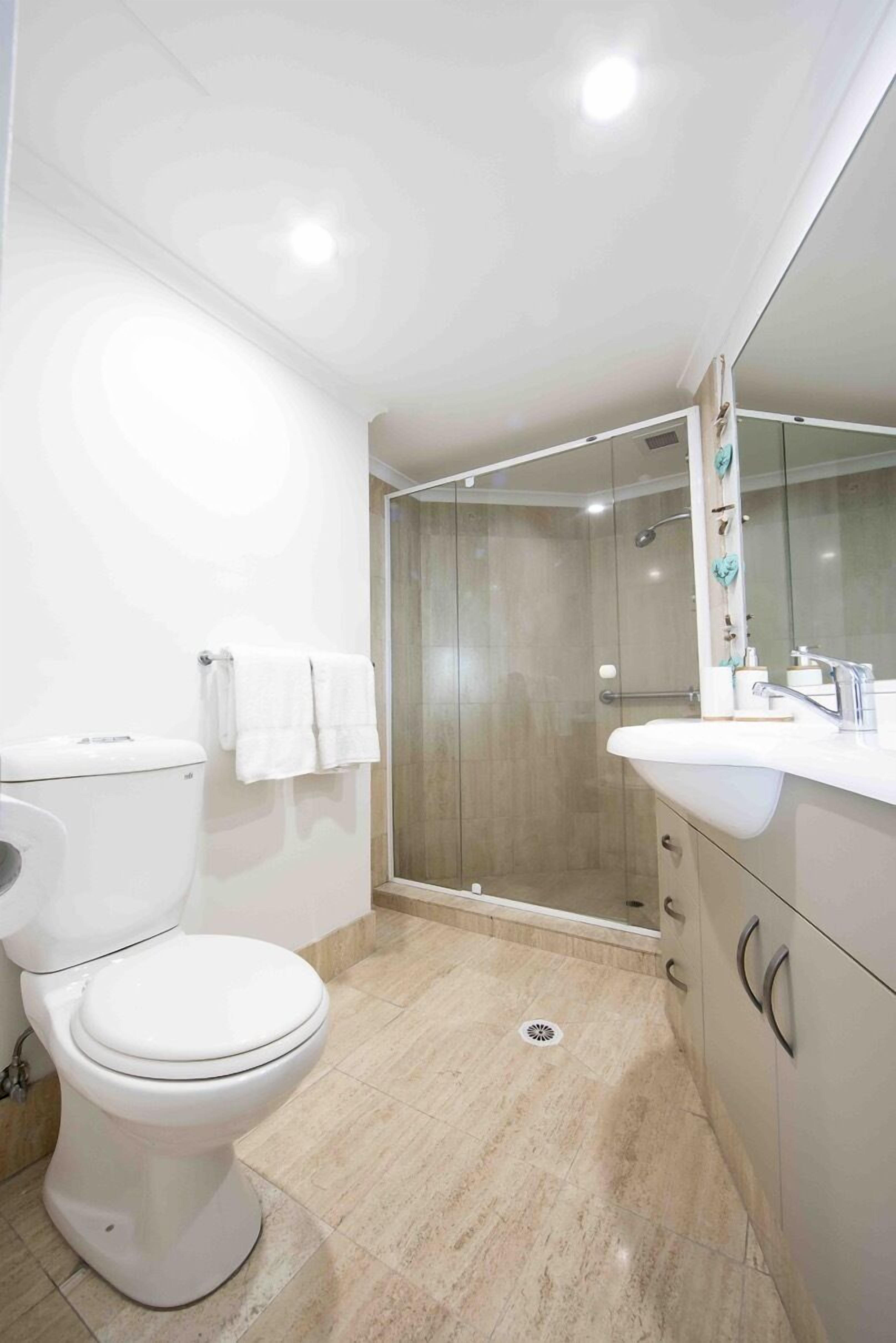 2 bedrooms, individually decorated, individually furnished