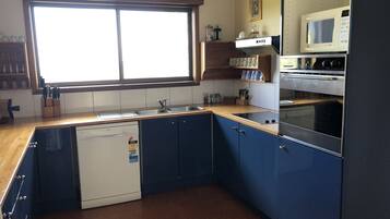 Standard Suite, Multiple Bedrooms, Non Smoking, Kitchen (Retreat Getaway) | Private kitchen | Full-sized fridge, microwave, oven, stovetop