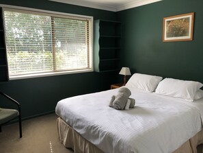 Suite estàndard, diversos dormitoris, no fumadors, cuina (Retreat Getaway) | Planxa i posts de planxar, bressols gratuïts i wifi gratuïta 