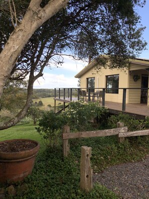 Exterior detail - Maleny Mountain Retreat (Wootha)