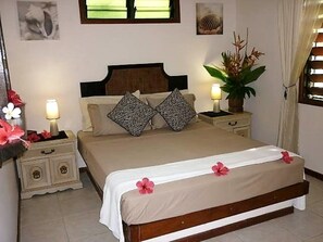 1 bedroom, down comforters, individually furnished, free WiFi - Troppo Mystique (Port Vila)