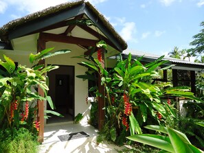 Troppo Lagoon Garden Villa | Bathroom
