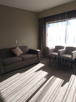 32-inch LCD TV with satellite channels, TV