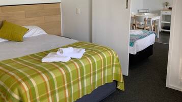 Family Suite, 2 Bedrooms, Non Smoking, Kitchen (Family Unit)