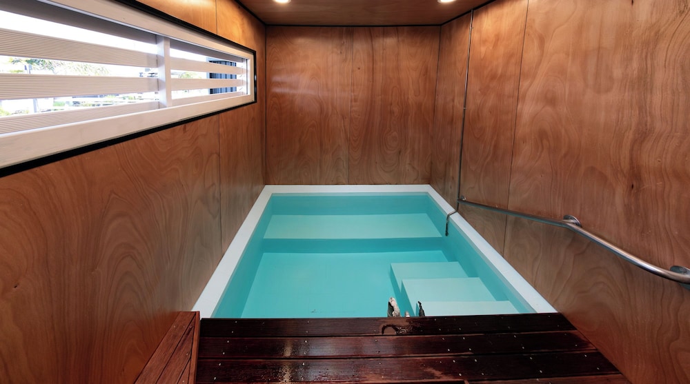 Aura Accommodation by null