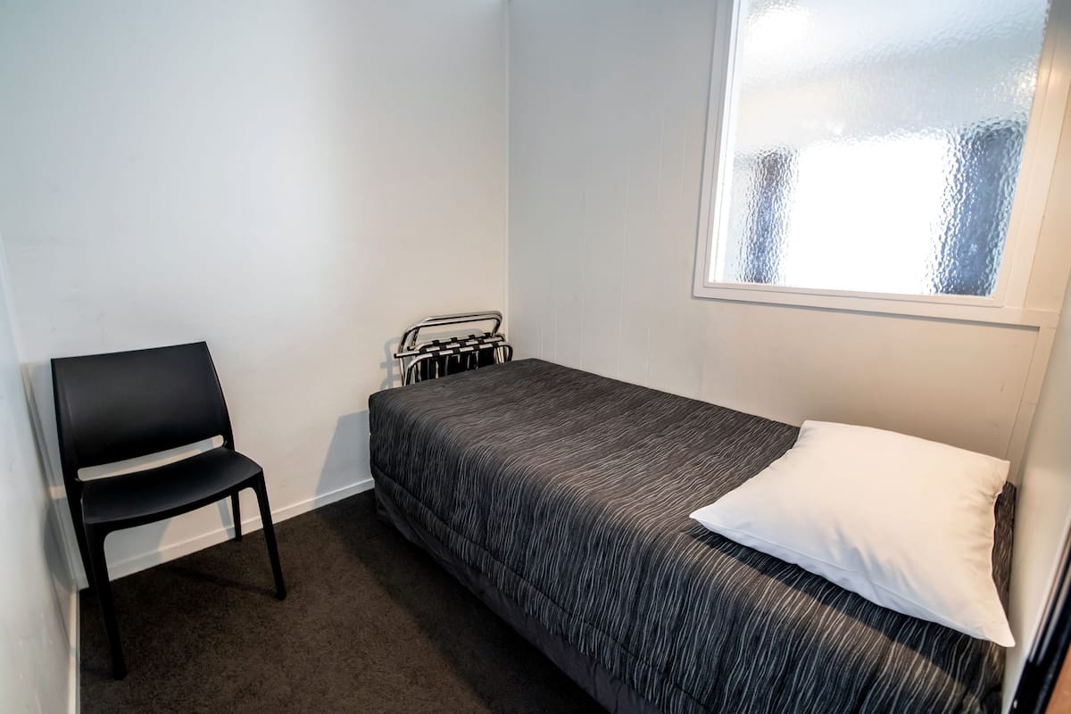 Ropa de cama de alta calidad y escritorio