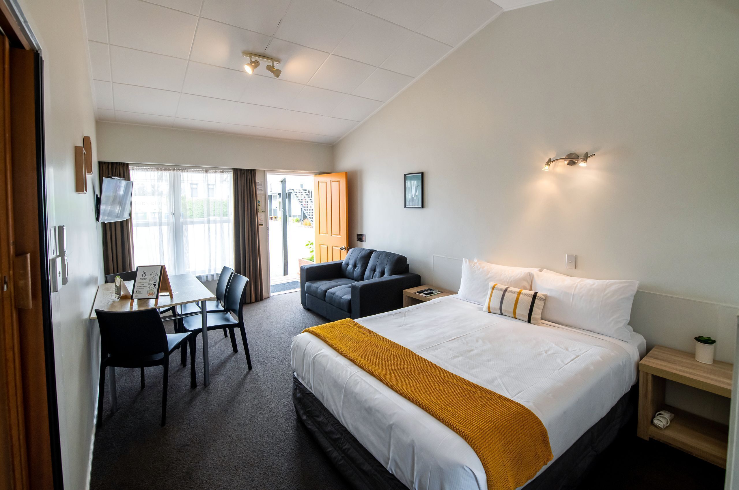 Family Apartment, 1 Bedroom, Non Smoking, Kitchenette | Living area | Smart TV