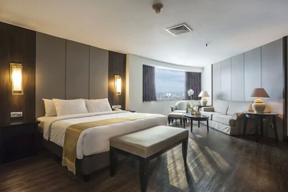 Acacia Hotel