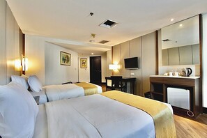 Deluxe Twin Room | 1 bedroom, minibar, in-room safe, desk