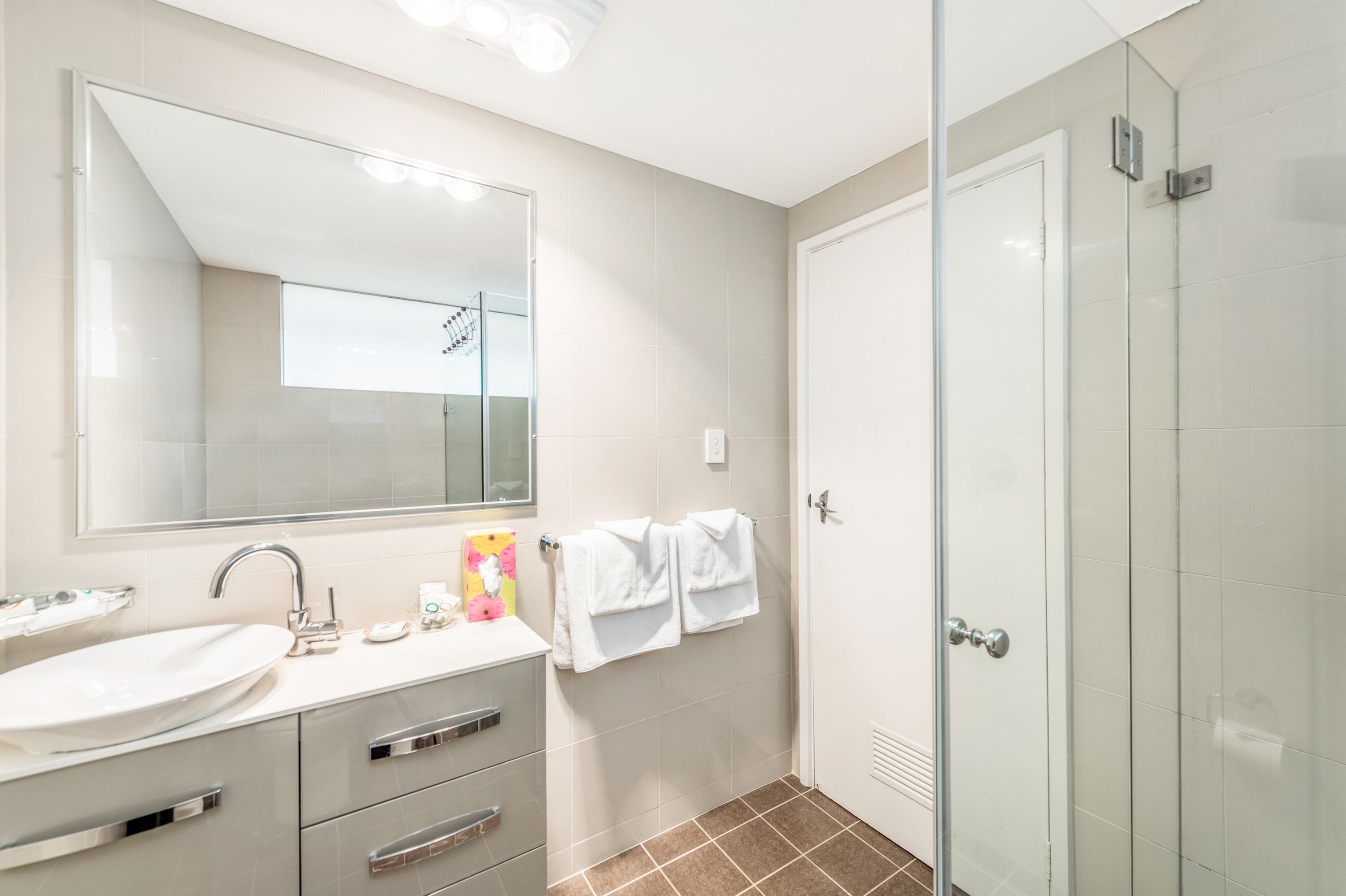 Shower, rainfall showerhead, free toiletries, hair dryer