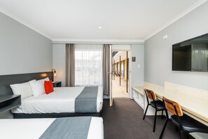 Decoración personalizada, muebles diferentes y escritorio