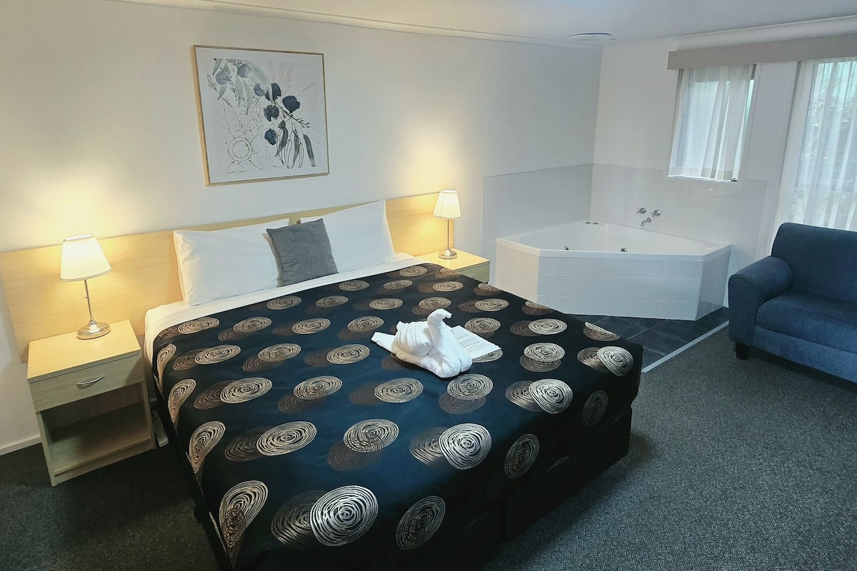 Habitación Deluxe, para no fumadores, hidromasaje (Deluxe King Spa) | Escritorio y espacio para trabajar con laptop 