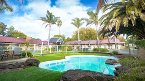 Hồ bơi ngoài trời 