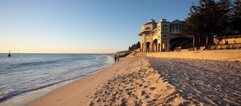 Cottesloe Beach Hotel