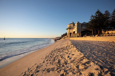 Cottesloe Beach Hotel