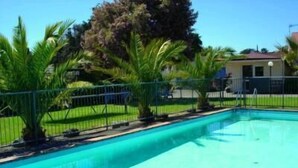 Outdoor pool - Mountain View Motel, Levin (Levin)