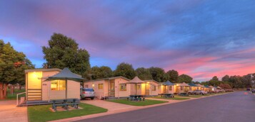 Cabana luxo, 2 quartos | Vista para a rua