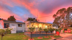 Reception - Yarrawonga Holiday Park (Yarrawonga)