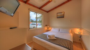 Family Cabin, 2 Bedrooms, River View - Yarrawonga Holiday Park (Yarrawonga)