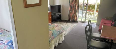 Standard-studio | Ylelliset vuodevaatteet, ilmainen Wi-Fi, vuodevaatteet