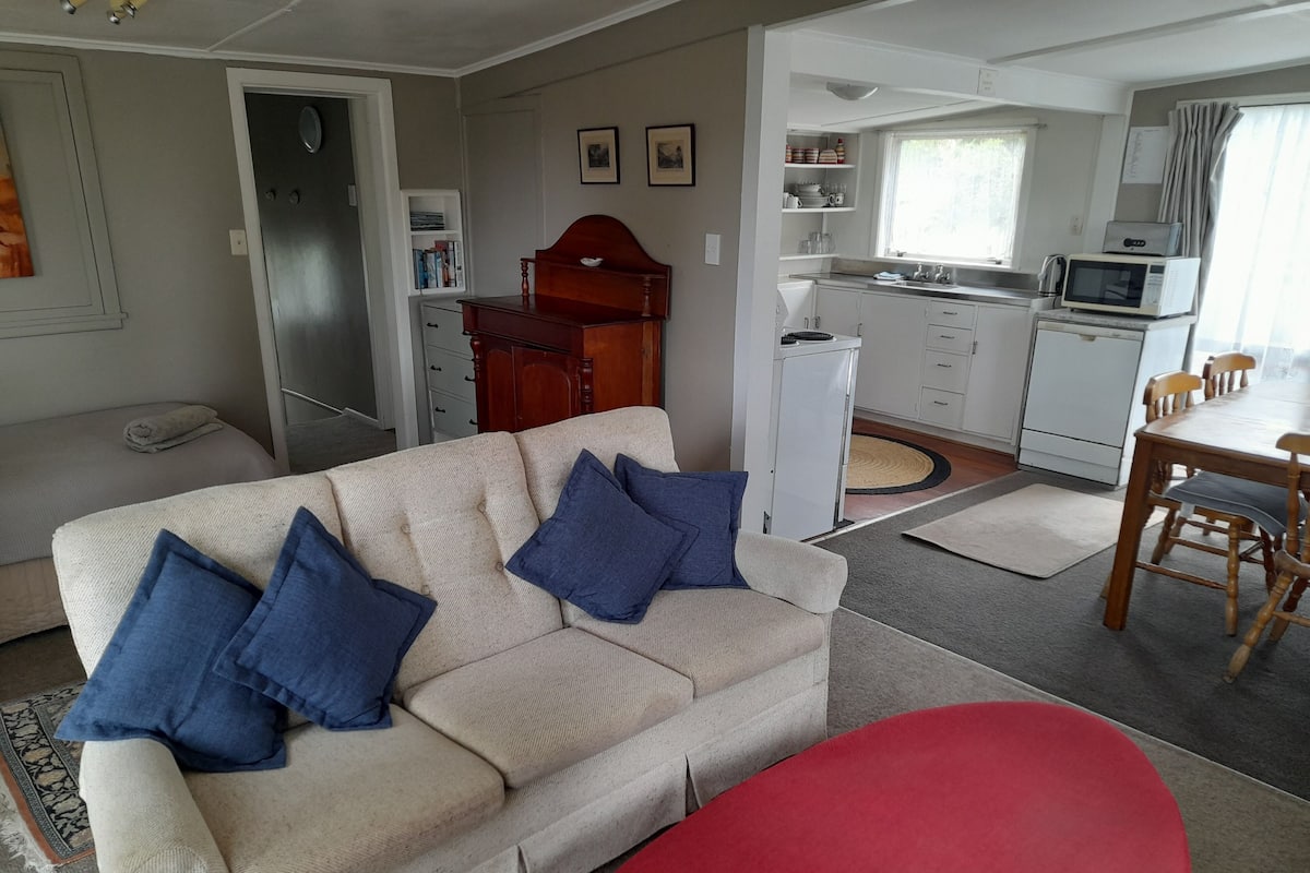 Family Cottage | 2 bedrooms, premium bedding, free WiFi, bed sheets