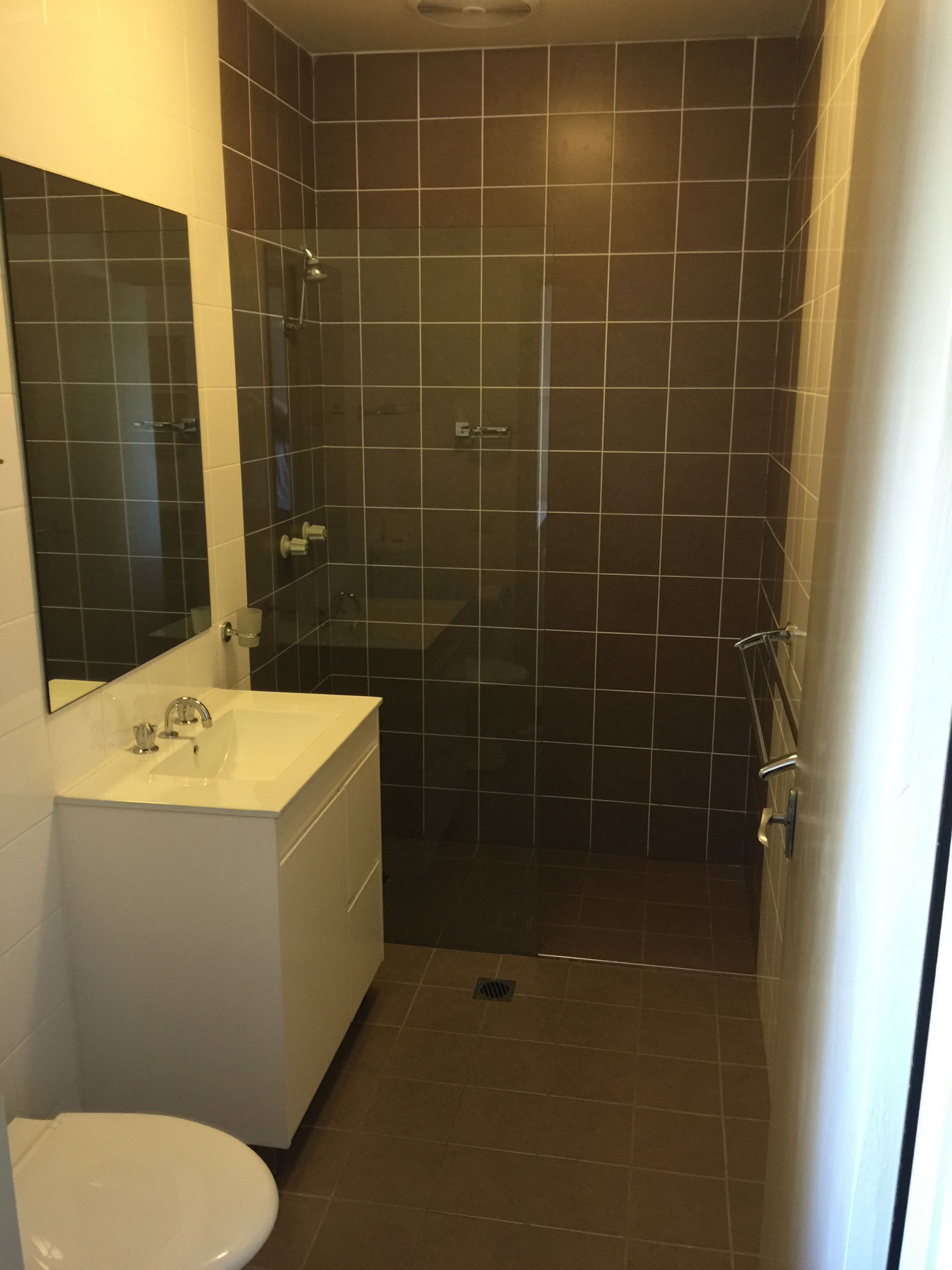 Superior Double Room, 1 Bedroom | Bathroom | Shower, free toiletries, hair dryer, towels