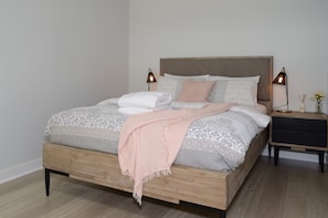 Premium Room, Non Smoking (Premium Suite) | Iron/ironing board, free WiFi, bed sheets - Motel On Alpine (Myrtleford)