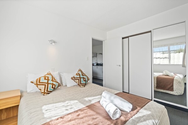 Standard Apartment, 2 Bedrooms, Non Smoking, Kitchenette | Down duvets, blackout curtains, free WiFi, bed sheets - Ascot Vale Motor Lodge (Christchurch)