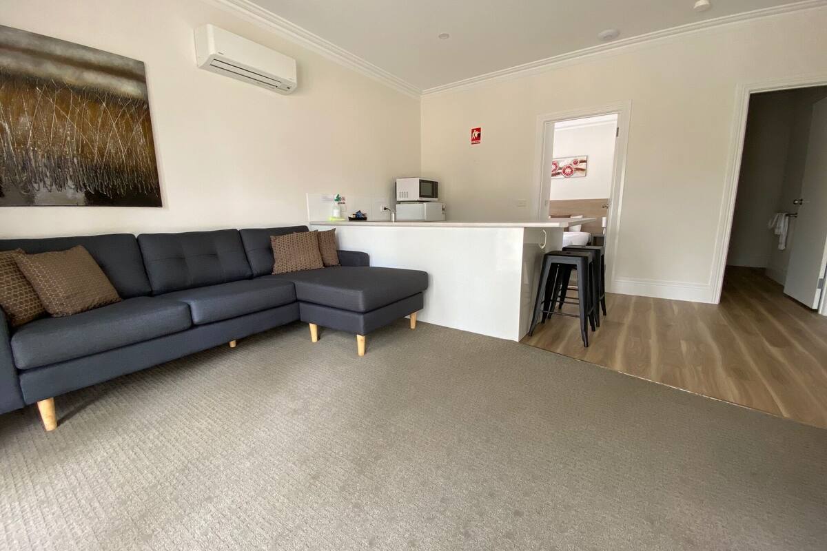 self- contained 2 bedroom unit | living area