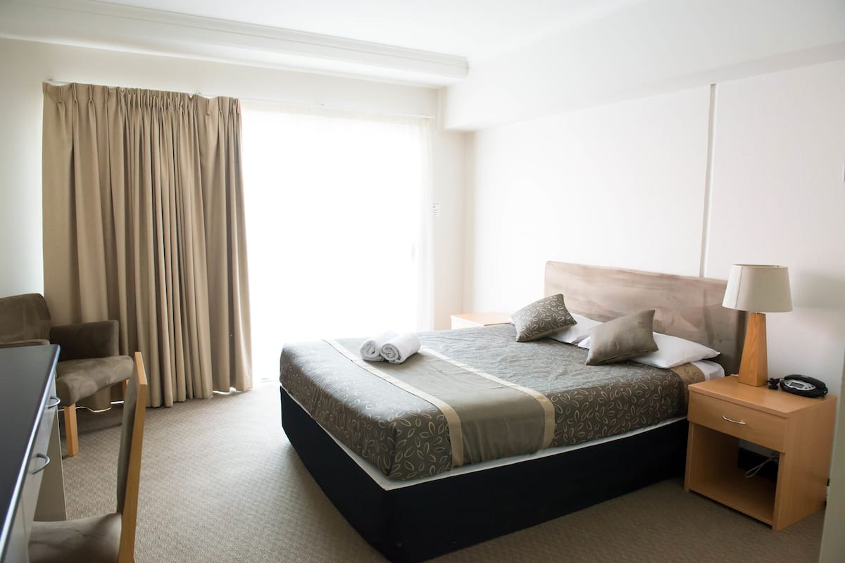 1 chambre, literie de qualité supérieure, bureau