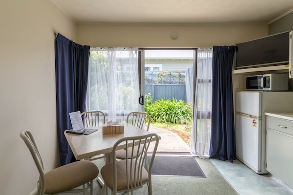 Family Apartment, 1 Bedroom, Non Smoking, Kitchen | In-room dining