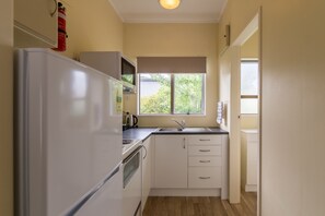 Family Apartment, 2 Bedrooms, Air conditioning | Private kitchen