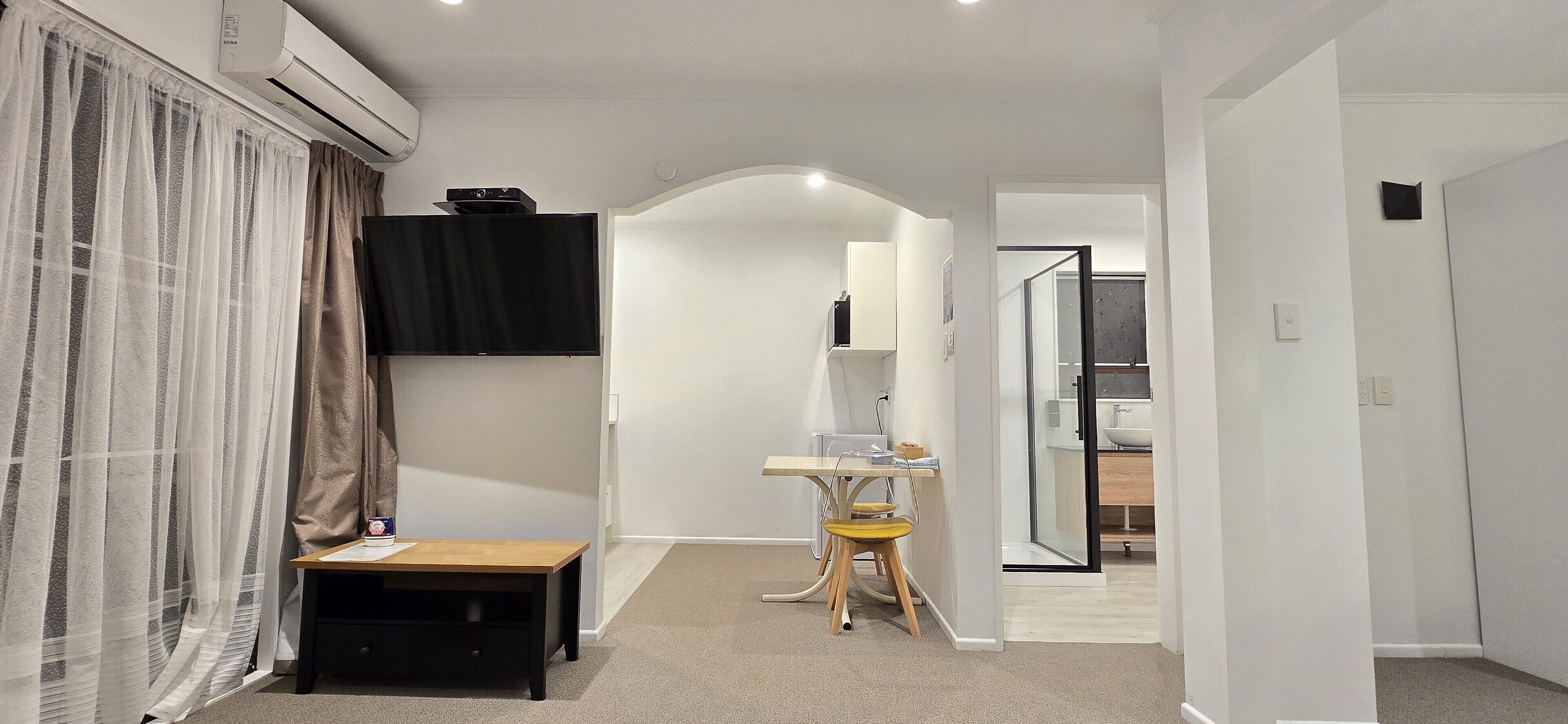 Standard Studio, Non Smoking, Kitchenette (Studio Queen) | Private kitchen | Coffee/tea maker, dining tables