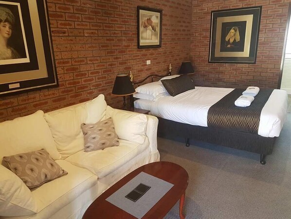 En 50-tommers smart-TV med kabel-kanaler samt TV