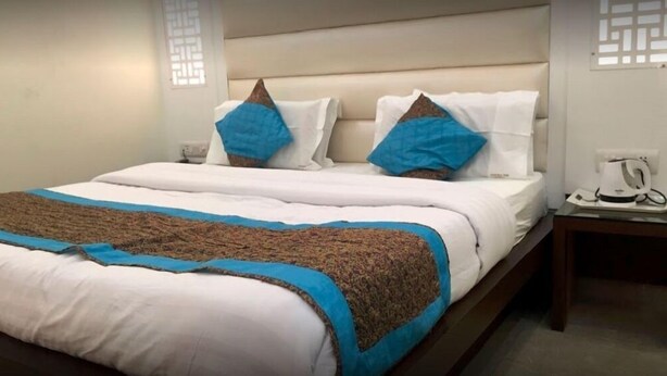 Deluxe Room - Hotel Centra Inn (New Delhi)